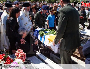 Με τιμές ήρωα στη γη που γεννήθηκε τάφηκε σήμερα ο ΕΛΔΥΚάριος Βασίλης Τριάντης (φωτό, βίντεο)